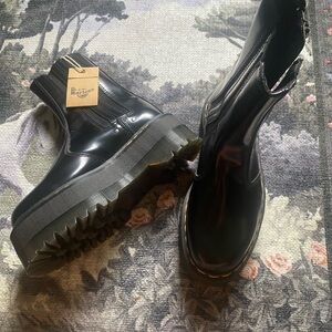 Dr. Martens 2976 Chelsea max Platform Boots